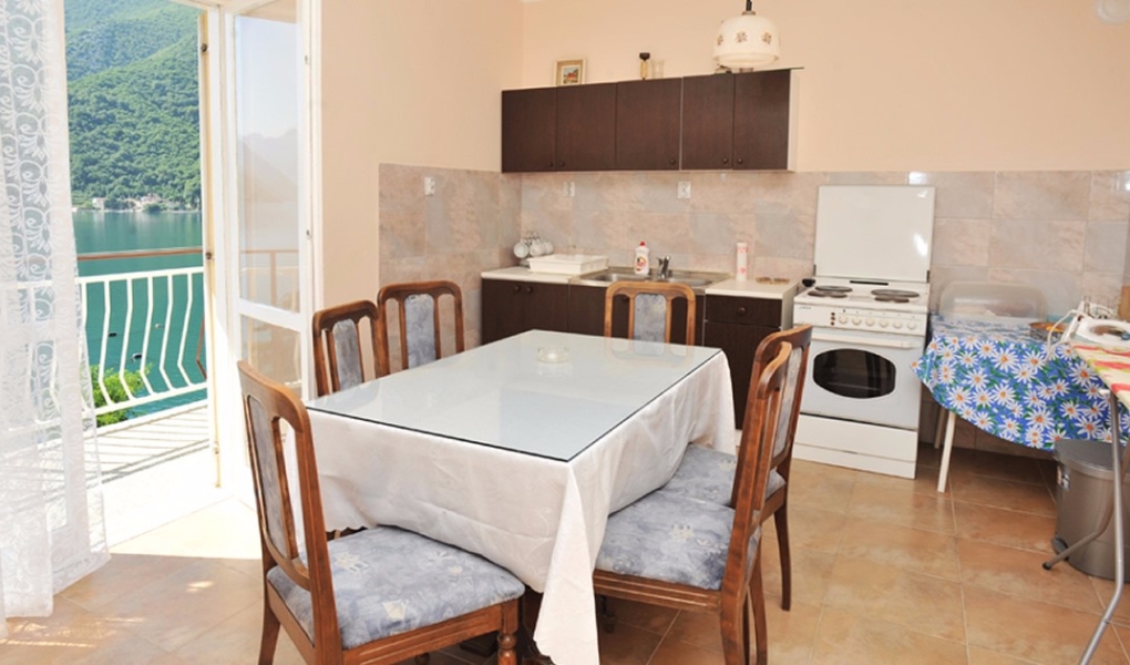 Accommodation in apartments - Morinj, Bay of Kotor